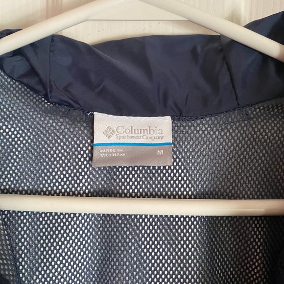 **SOLD** Women’s Columbia Navy Blue Rain Jacket - Picture 4 of 9
